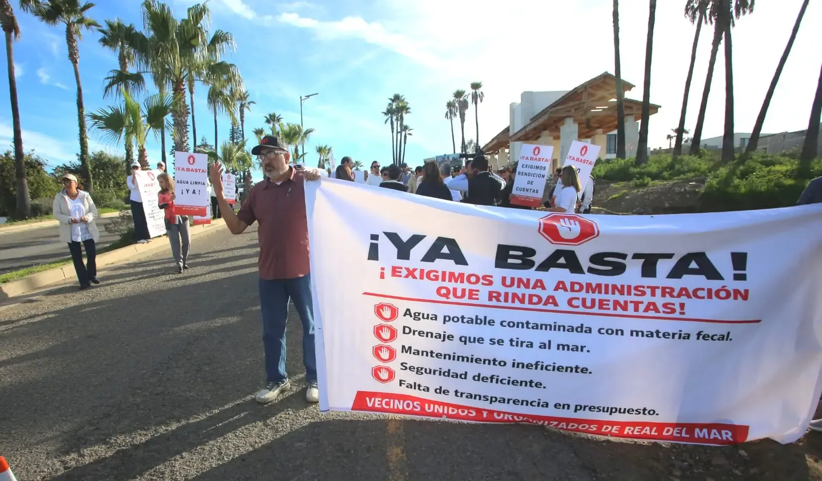Protesta de residentes de Real del Mar por agua contaminada en Tijuana.