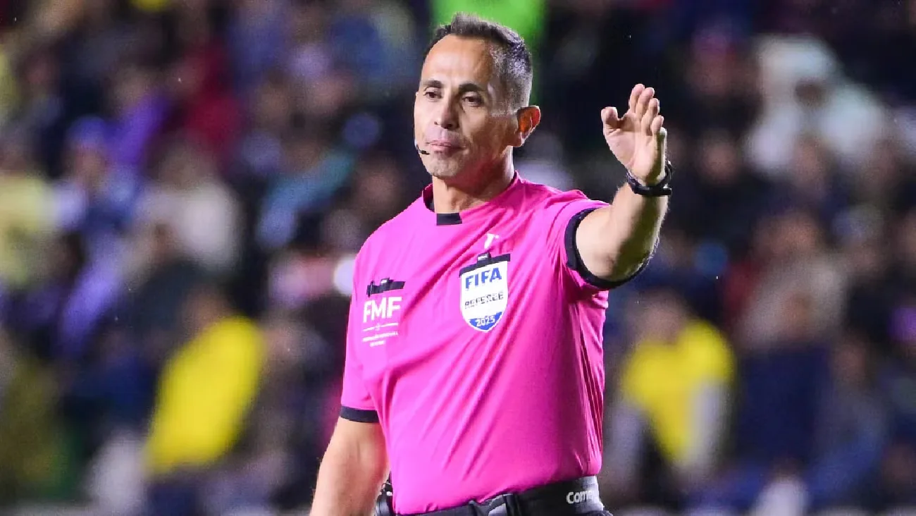 Protesta del Club América por el arbitraje en el partido contra Pachuca.
