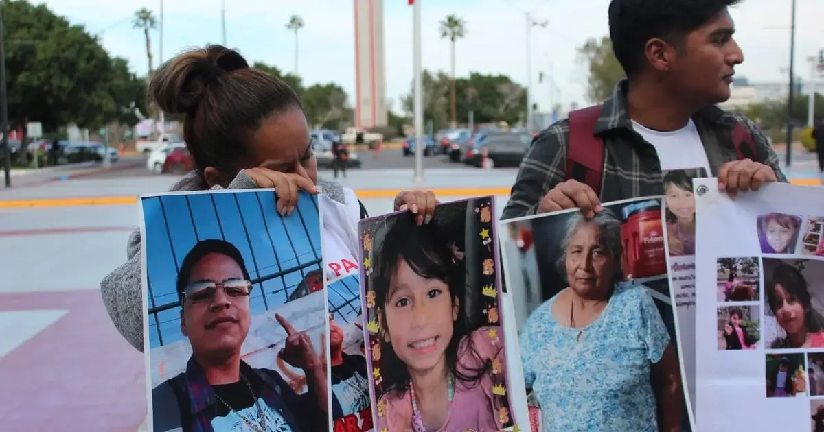 Protesta en la Plaza de los Tres Poderes en Mexicali por justicia.