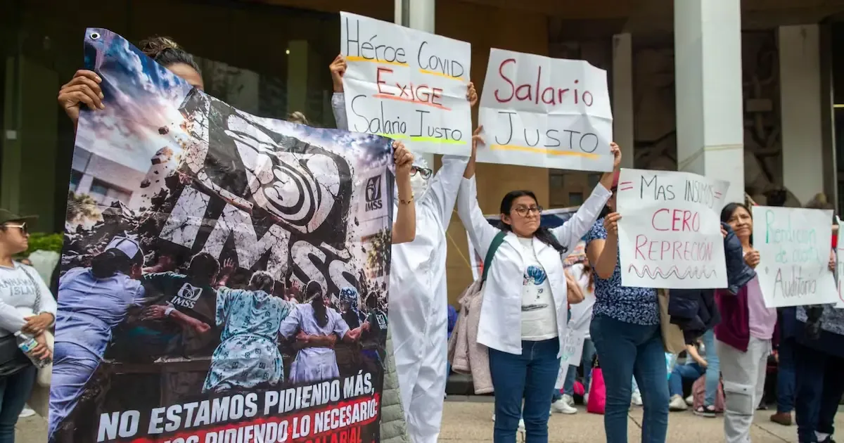 La movilización busca atender demandas por mejoras en el ámbito laboral y el abasto médico.
