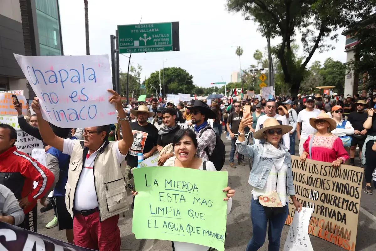 La manifestación incluyó enfrentamientos y se realizó en medio de fuertes tensiones por la represión policial.