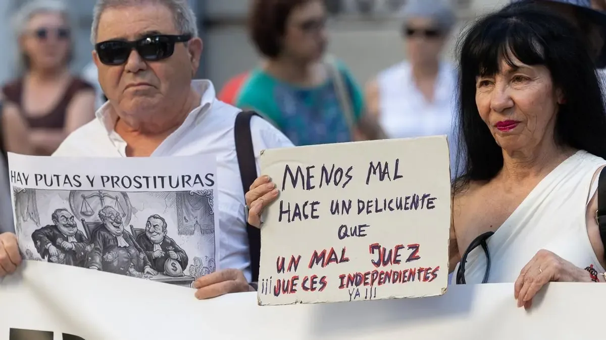 La concentración busca defensa de una justicia independiente en medio de crisis política.