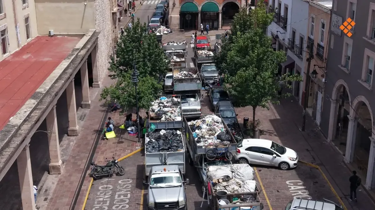La protesta surge tras el ataque a un empleado de Servilimpia y exigencias por la gestión de residuos en la ciudad.