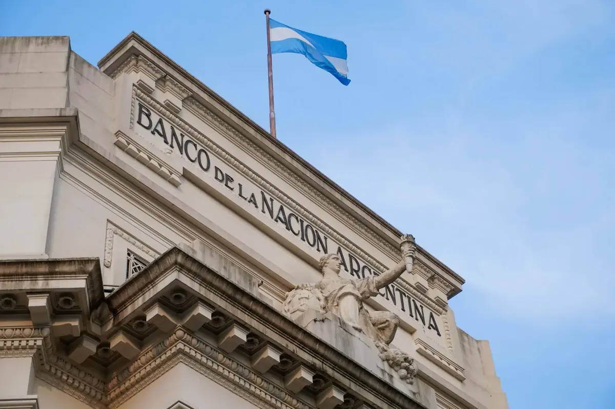Grupos de la diversidad sexual y opositores se enfrentan en el Palacio Legislativo sin lograr avanzar en la iniciativa.