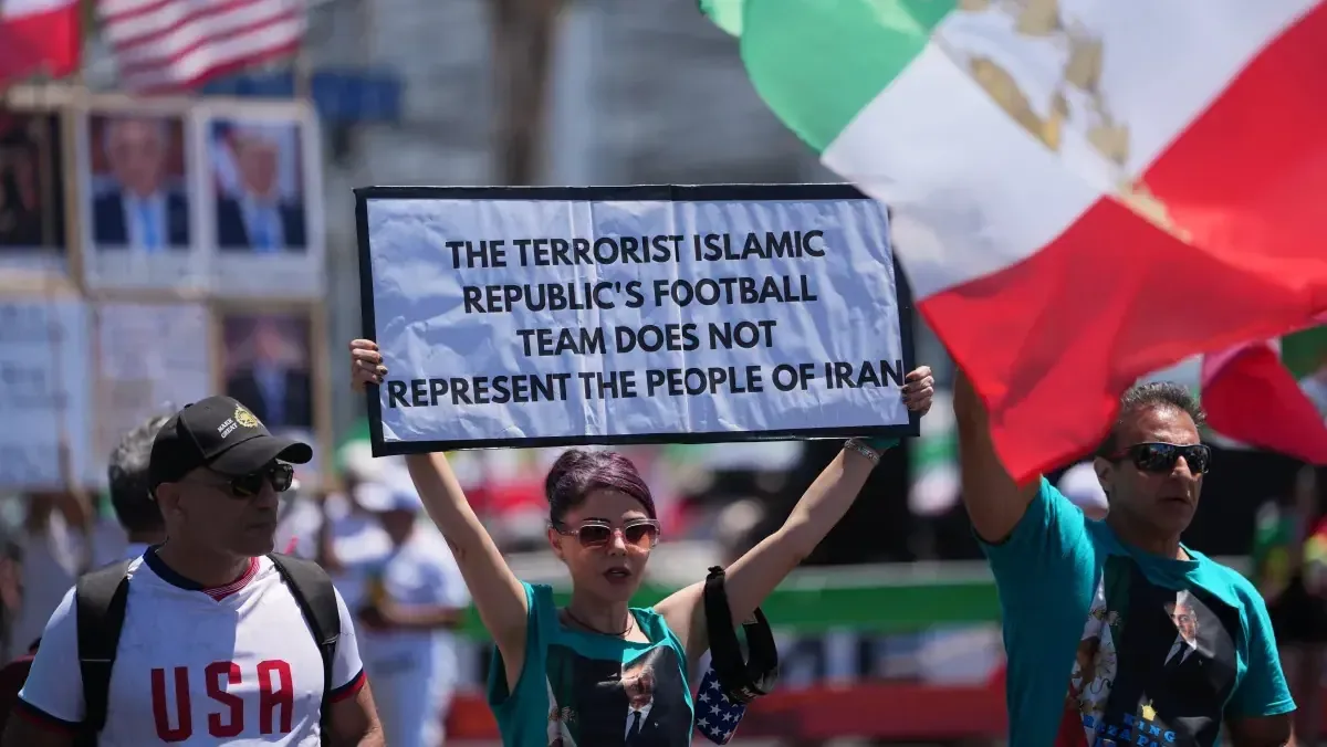 La comunidad iraní en EE. UU. expresa rechazo al régimen mientras apoya a su selección.