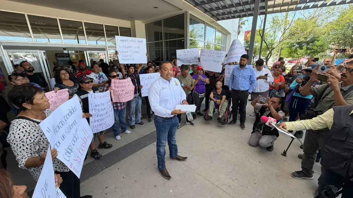 Regidores de Morena critican al gobierno estatal por problemas de transporte y piden soluciones urgentes.