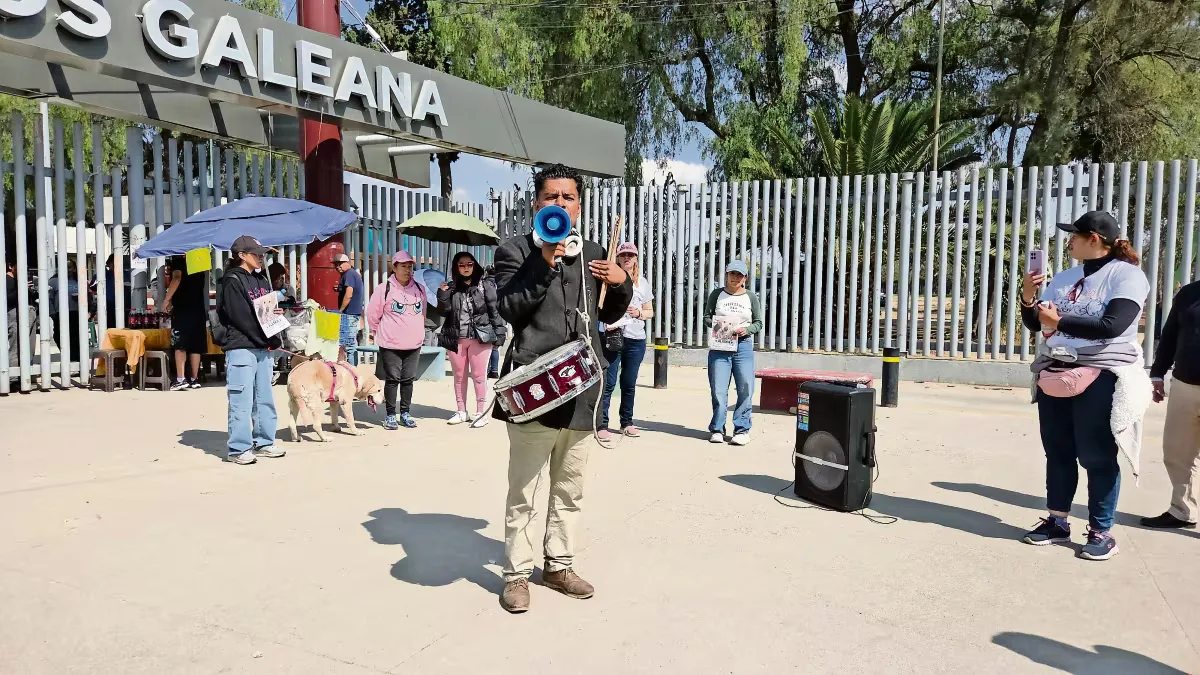 Protestas tras la cancelación de visitas al albergue de animales.