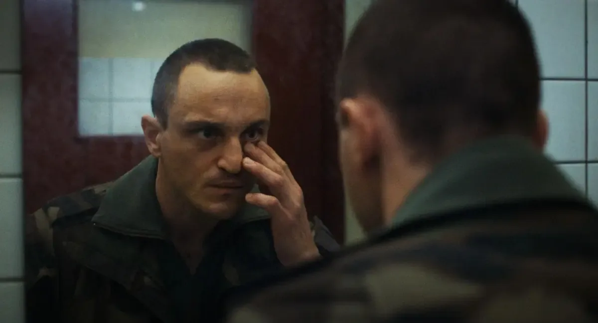 La película aborda conflictos humanos a través de la historia de un joven bielorruso.