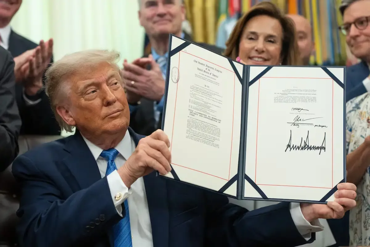 Fondos adicionales aumentan las sospechas sobre el uso poco transparente de recursos en el manejo de inmigrantes.