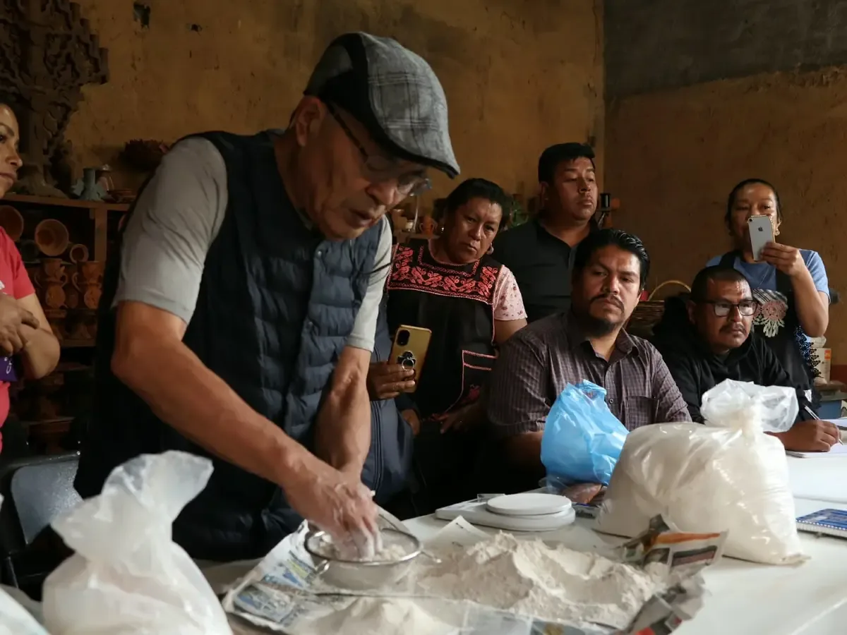 Iniciativa busca mejorar procesos artesanales y comercializar productos de alfarería tradicional.
