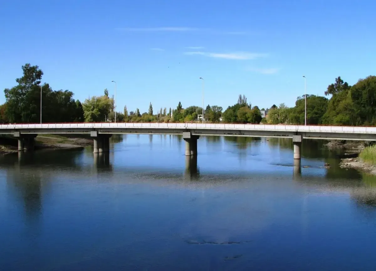 Proyectos de infraestructura en Río Negro mejorarán la calidad de vida y el acceso a servicios básicos.