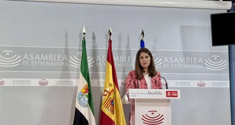 El partido socialista busca evitar el impacto negativo de políticas extremistas en Extremadura.