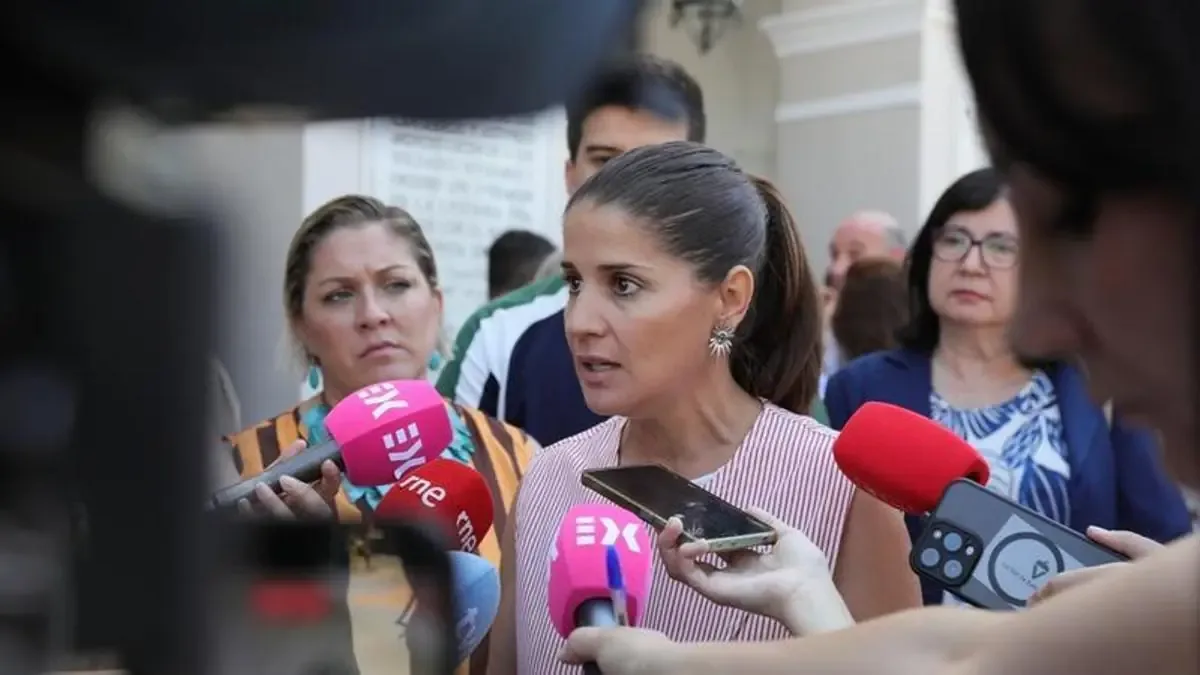La crisis venezolana provoca tensiones políticas en Extremadura entre PSOE y PP sobre la efectividad de la ayuda.