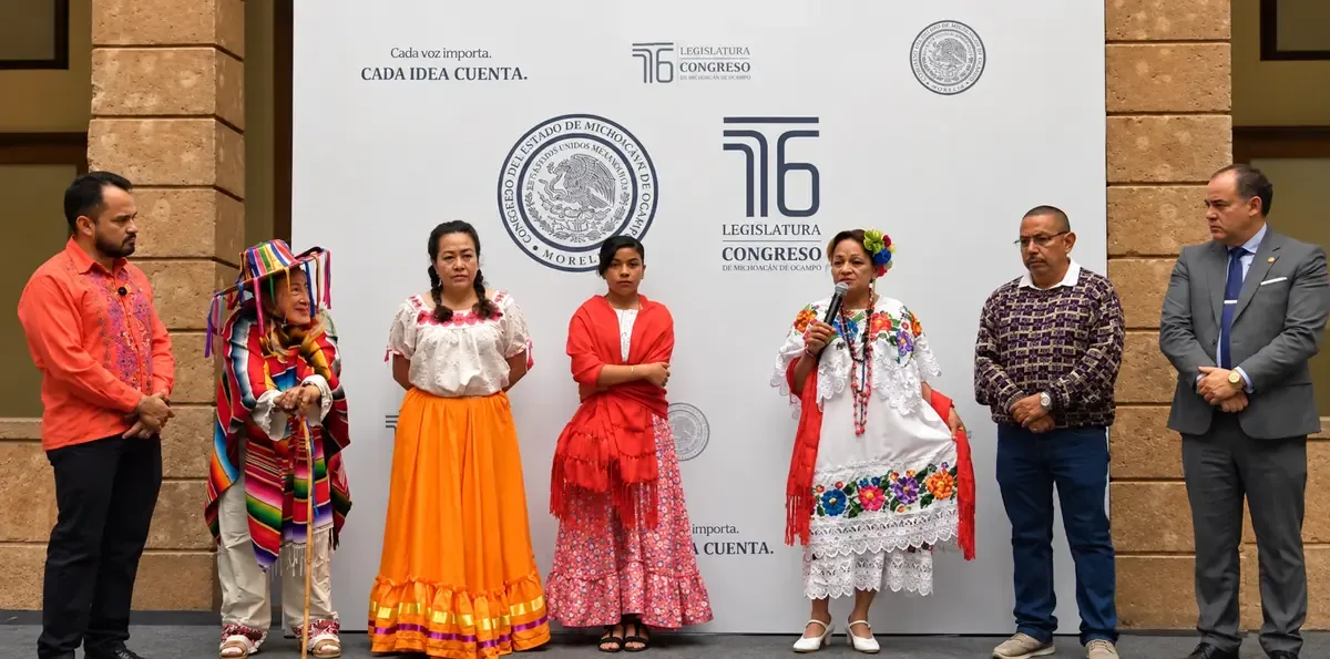 La falta de apoyo institucional ha obligado a bailarines a financiar sus propios gastos.