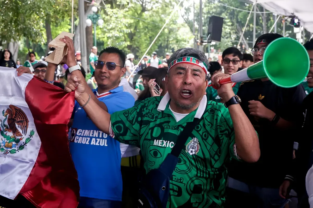 La ciudad se llena de emoción con la transmisión del partido México vs. Sudáfrica.