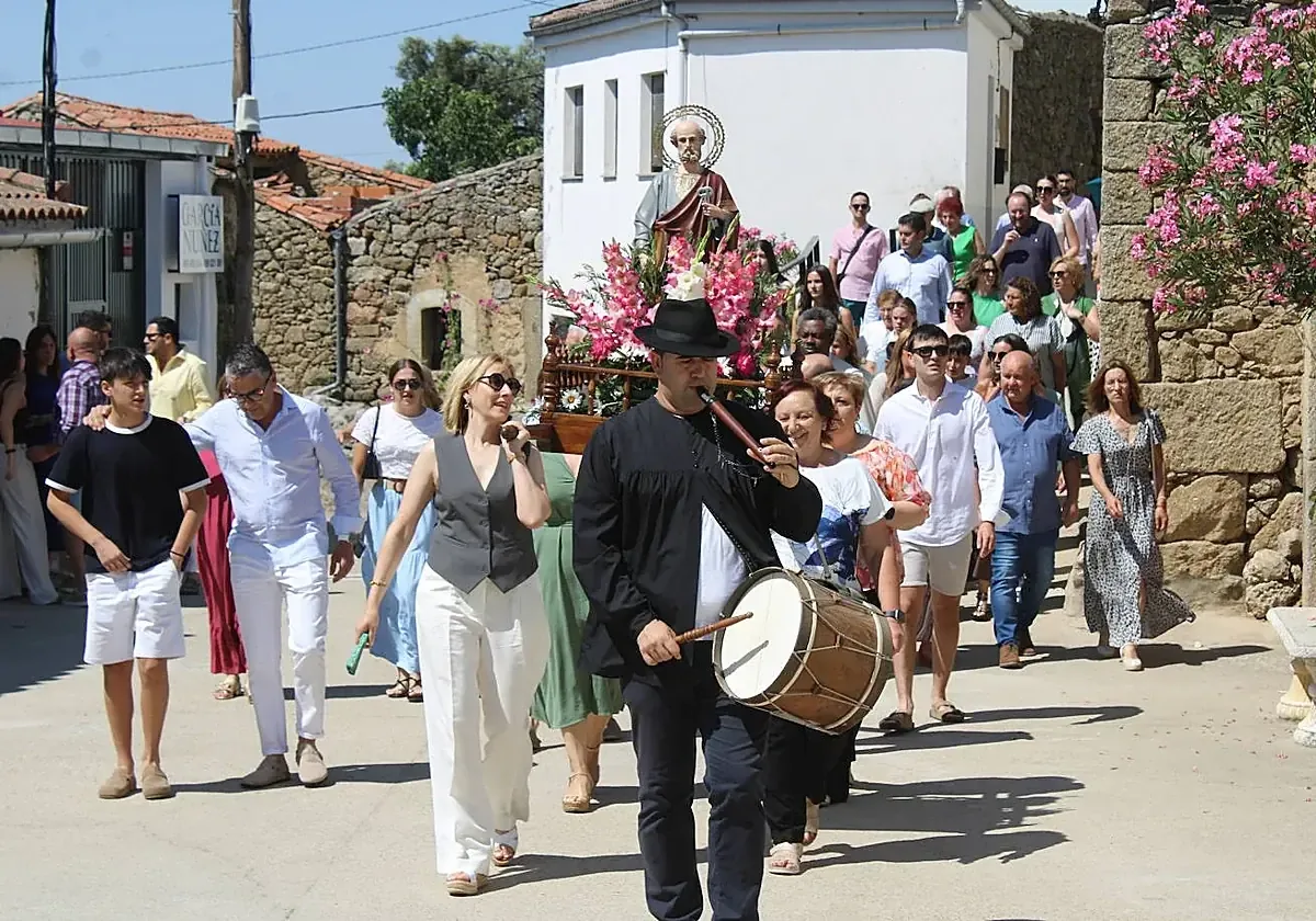 La celebración incluye procesiones, misa y actividades gastronómicas para la comunidad.