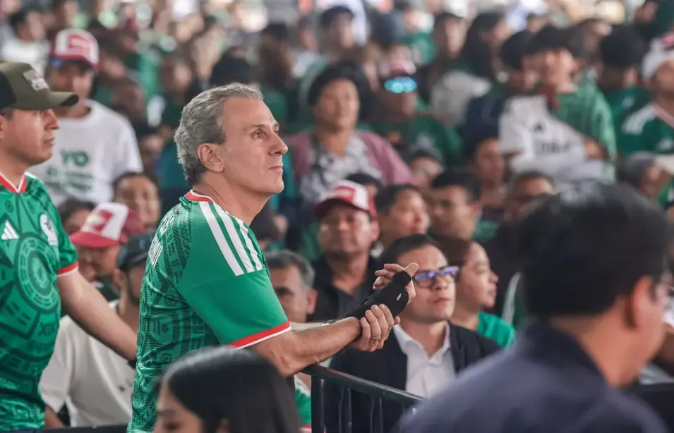 El Zócalo de Puebla se convierte en el punto de reunión para seguir el juego de la selección mexicana en un ambiente festivo.