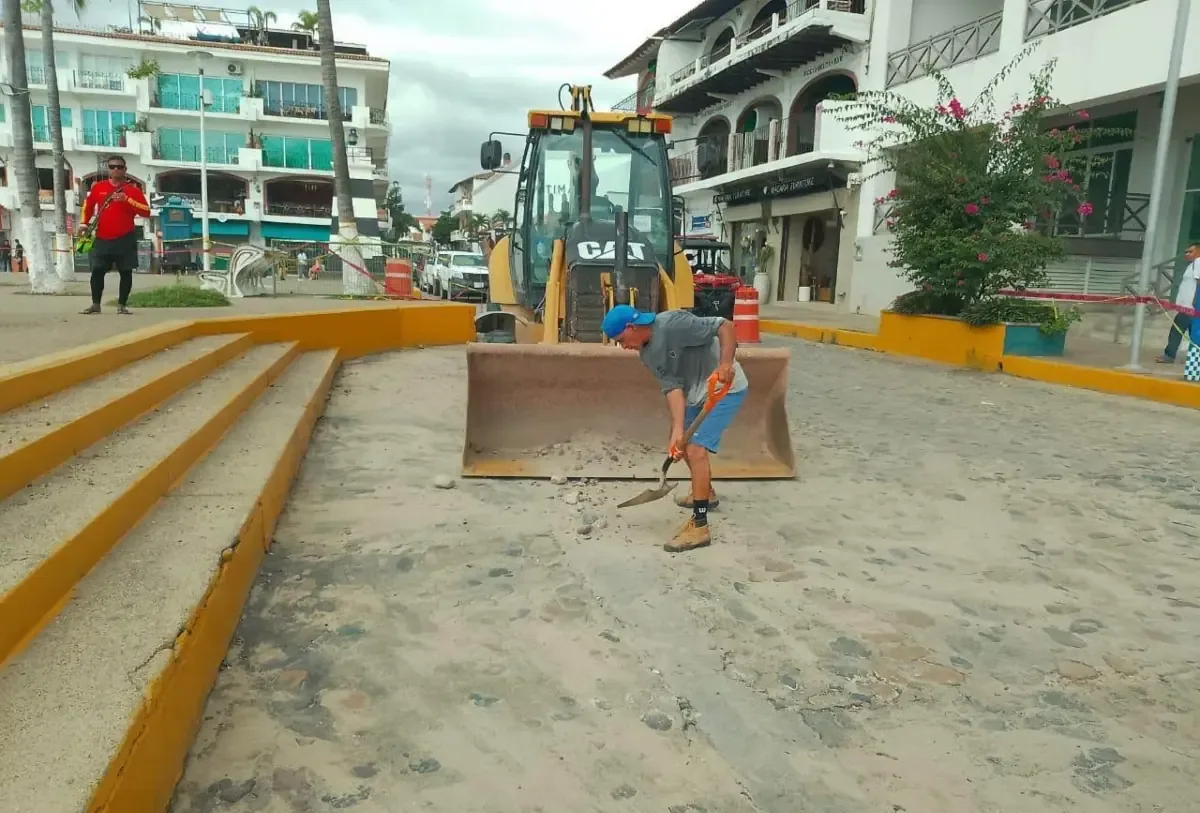 La reapertura se logró tras labores de limpieza por el alza del oleaje que afectó la infraestructura local.