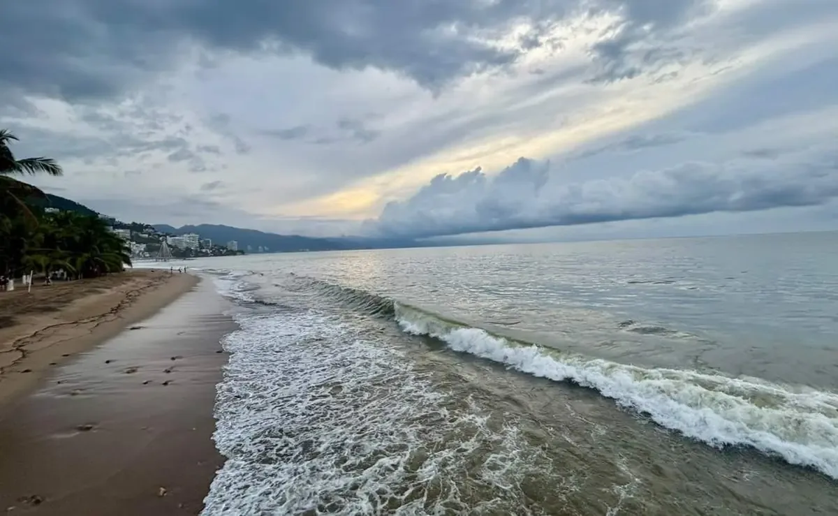 La ciudad vive momentos de calma, pero se esperan fuertes lluvias y vientos.