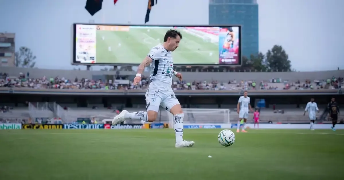 Los Pumas de la UNAM inician su torneo con una dura derrota en casa ante Pachuca.