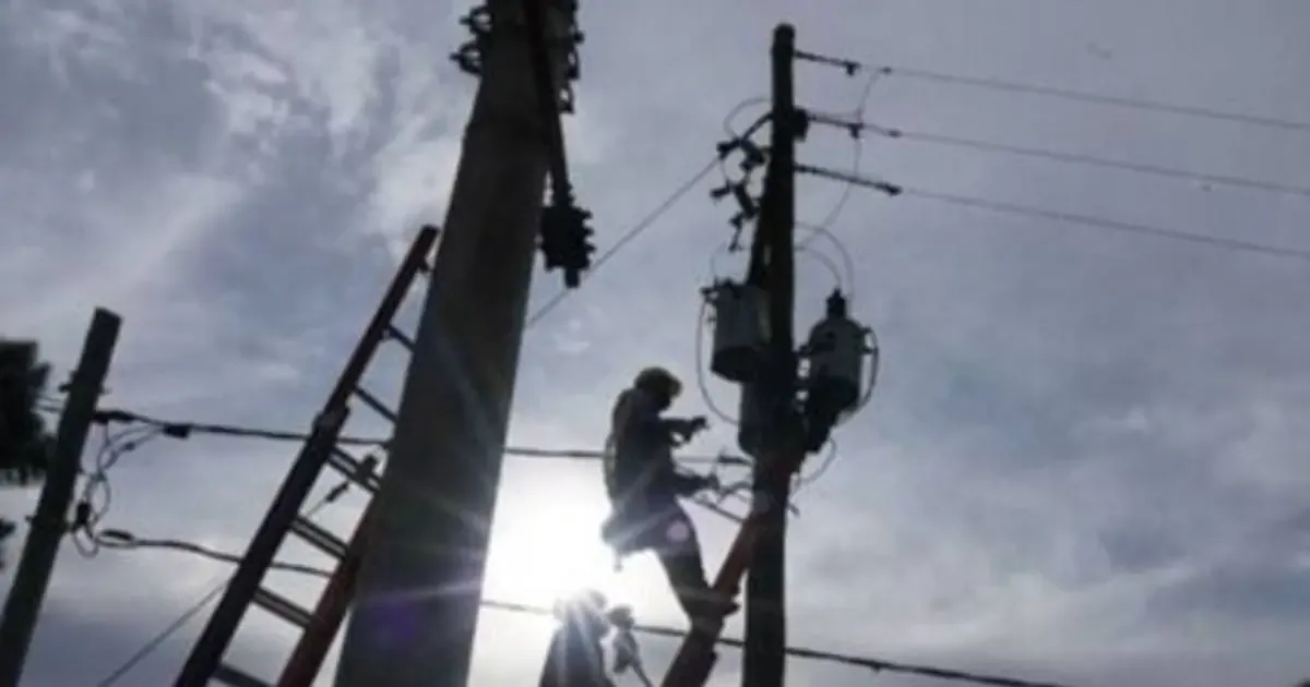 Más de un día sin electricidad genera descontento y falta de información ante el silencio de la empresa.