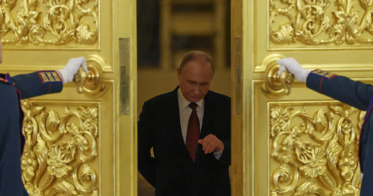 Putin en el Kremlin, evidenciando su alejamiento de aliados clave.