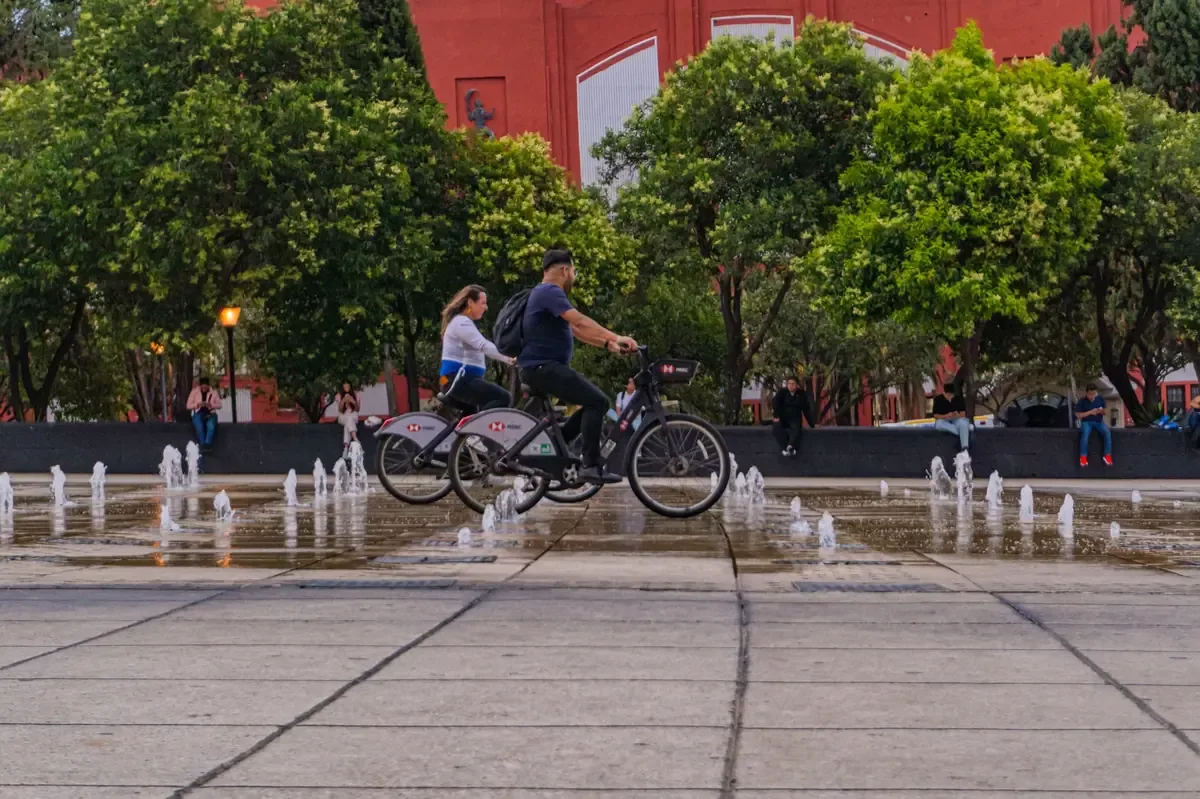 El sistema de bicicletas públicas de Querétaro alcanza su operación completa, mejorando la movilidad en la ciudad.