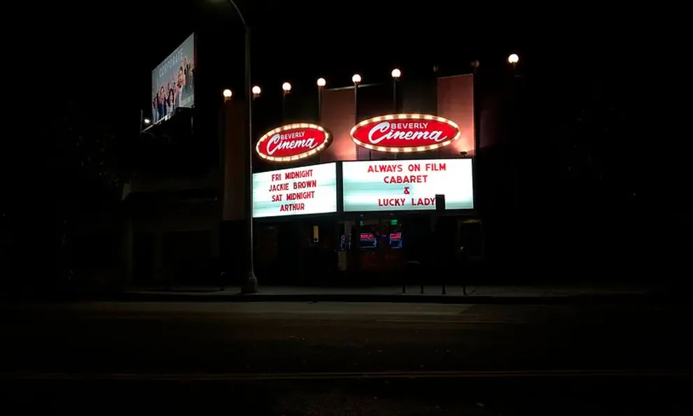 Quentin Tarantino honra las raíces del cine erótico en su sala de Los Ángeles.