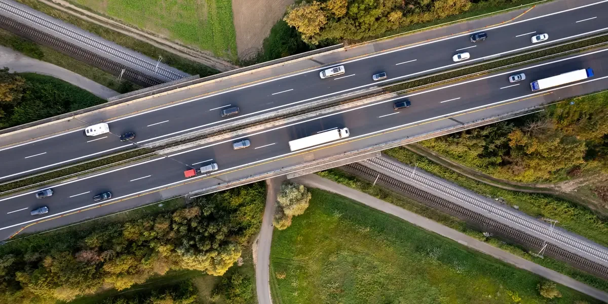 La instalación de arcos inteligentes en Querétaro busca reducir robos y fortalecer la seguridad en las carreteras.
