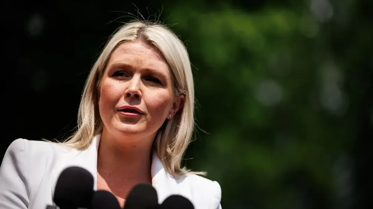 La salida de Karoline Leavitt genera incertidumbre sobre su reemplazo en la Casa Blanca.
