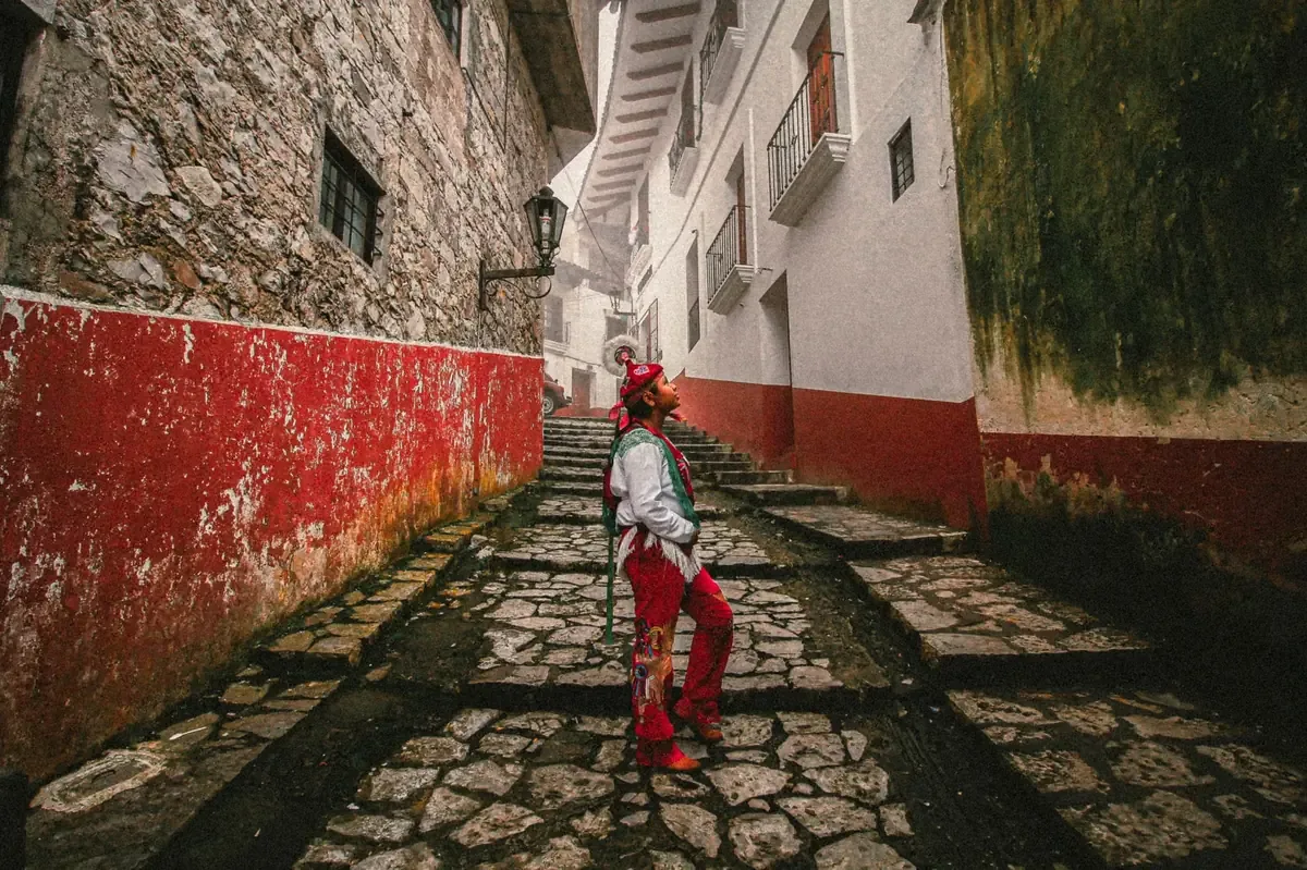La innovadora guitarra de Rafael Cueto fue clave en el sonido del Trío Matamoros, definiendo la identidad musical de Cuba.