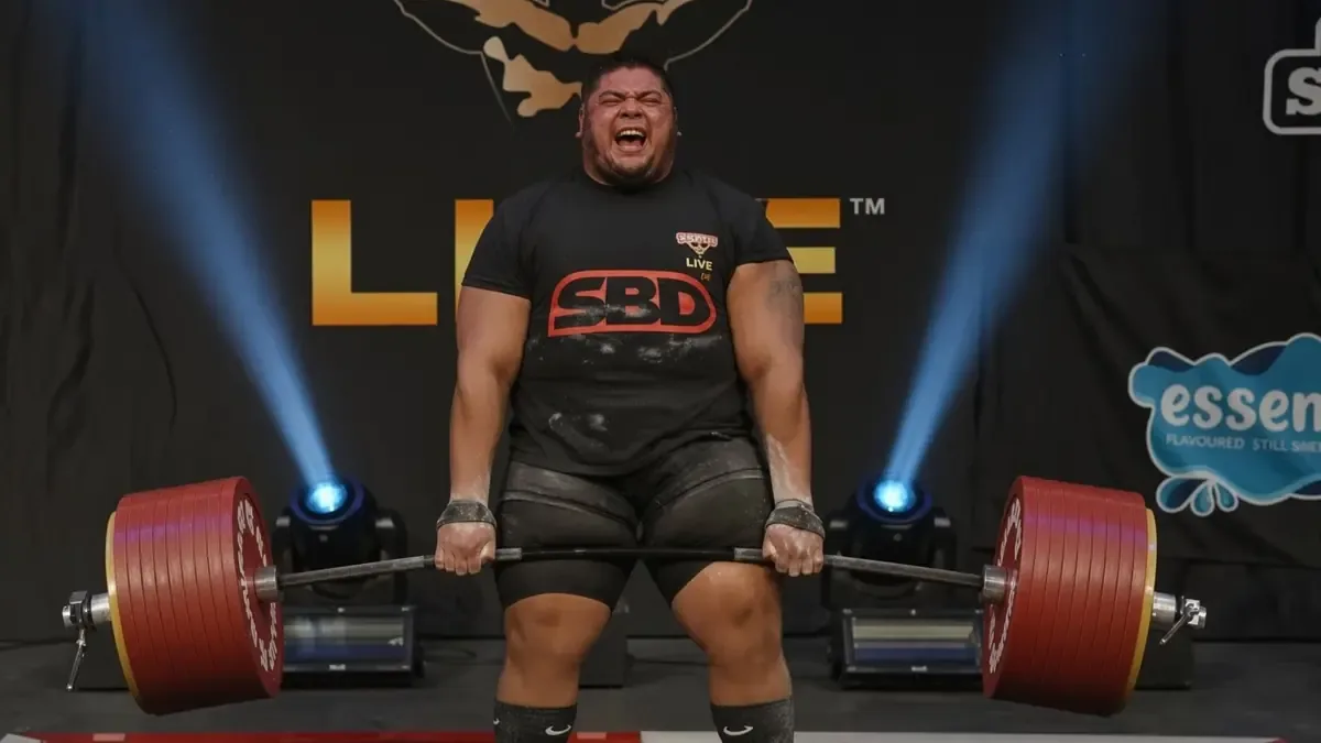 Raúl Flores conquista el récord mundial de peso muerto tras superar a Hafþór Björnsson en la competencia de Birmingham.