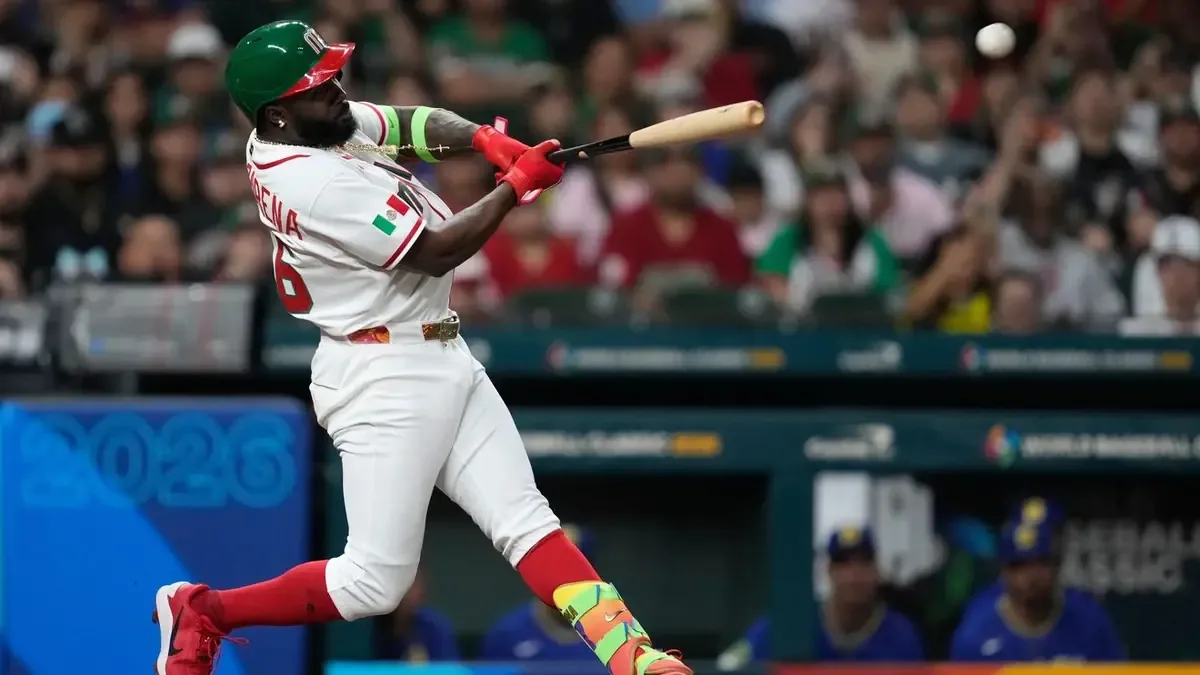 Raleigh afirma que no hay tensión con su compañero Arozarena tras un malentendido en el último juego del Clásico Mundial de Béisbol.