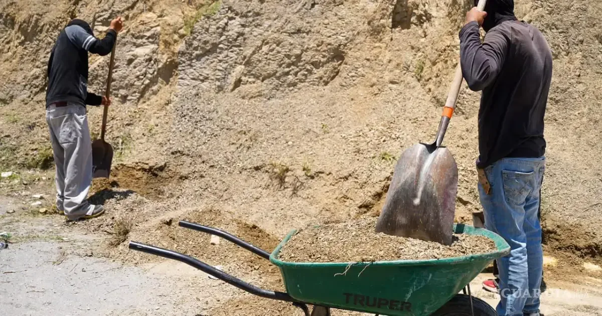 El Gobierno Municipal intensifica labores de limpieza en varias colonias para mejorar espacios públicos.