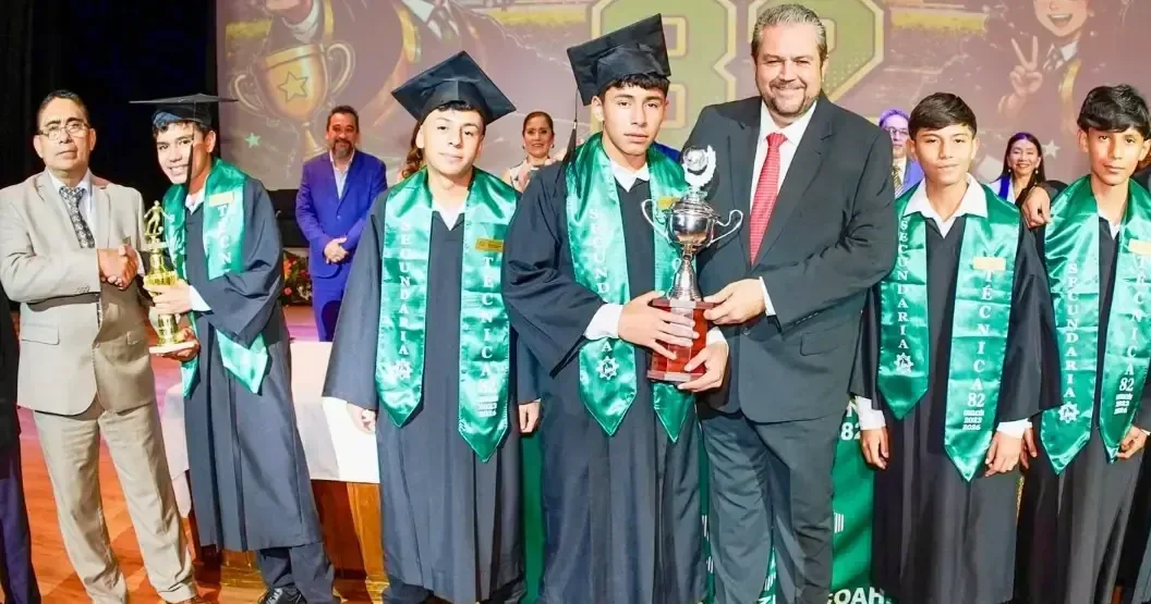 Tomás Gutiérrez destacó el crecimiento económico y las oportunidades laborales en la ceremonia de graduación de la Escuela Secundaria Técnica No. 82.