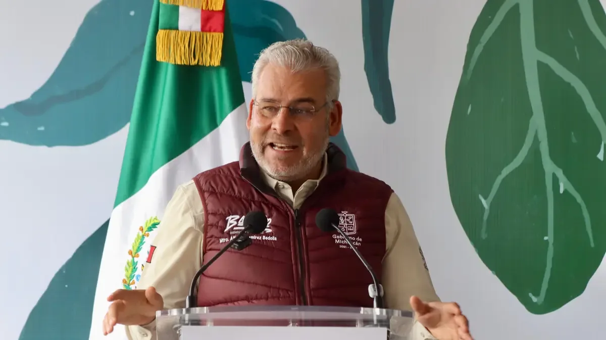 Durante una jornada de reforestación, el gobernador de Michoacán mencionó que se puede avanzar con más áreas verdes.