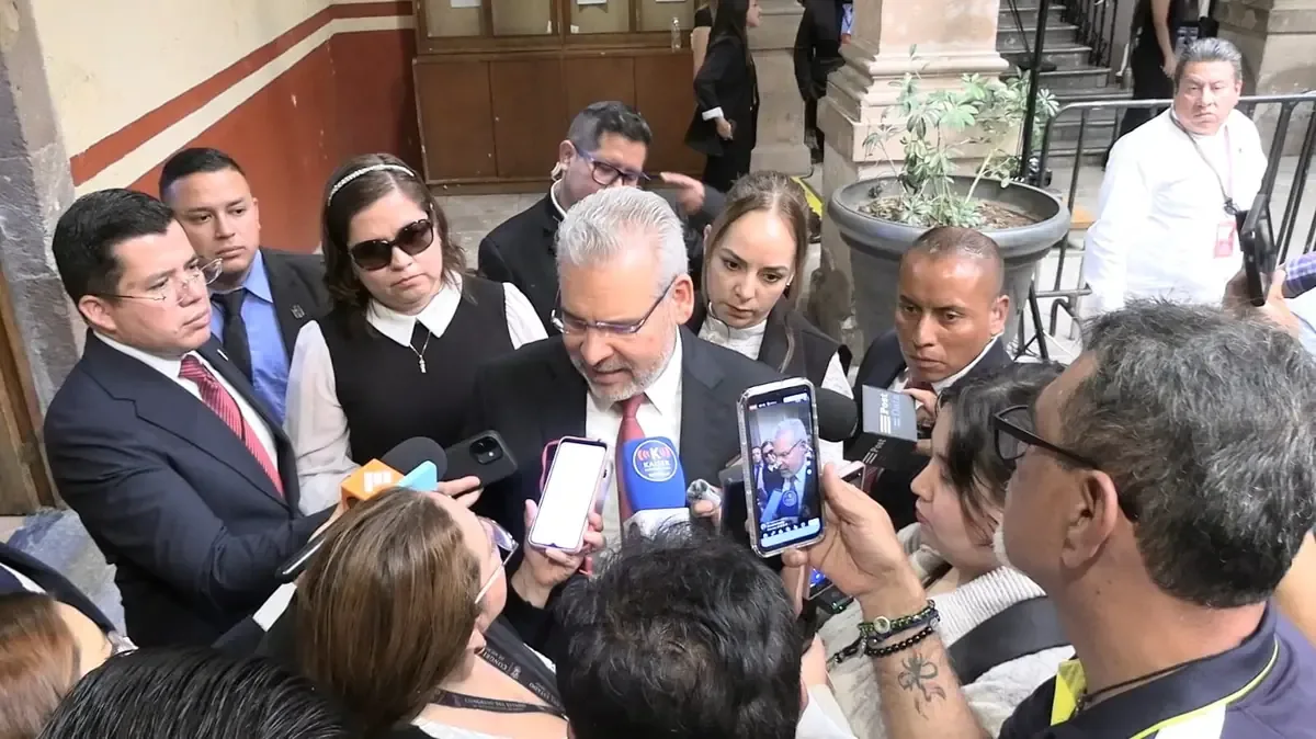 El gobernador de Michoacán defiende la veracidad de los datos oficiales ante críticas de la oposición.