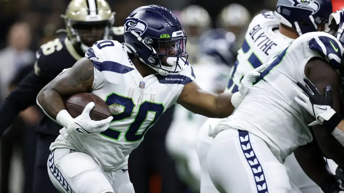 El exjugador de los Seahawks se convierte en el nuevo entrenador en jefe de la secundaria Jordan en California.