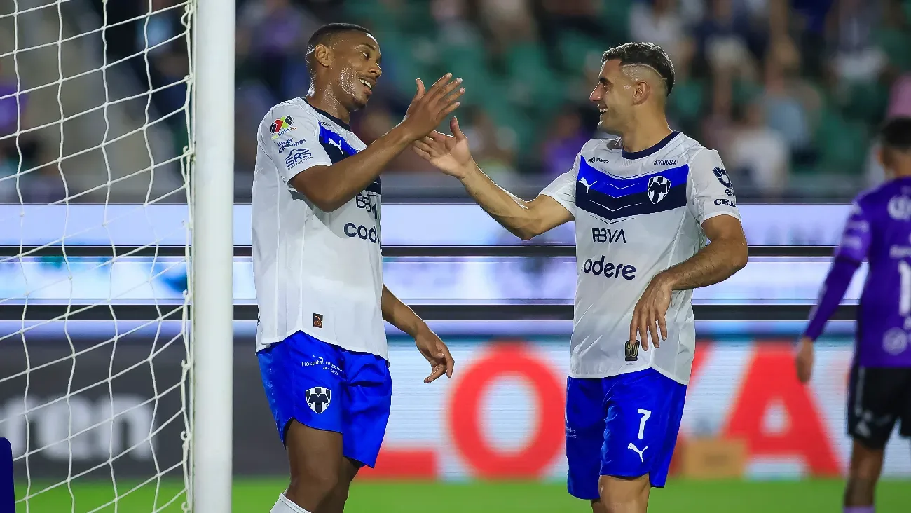 "Rayados de Monterrey celebra la victoria contundente sobre Mazatlán."