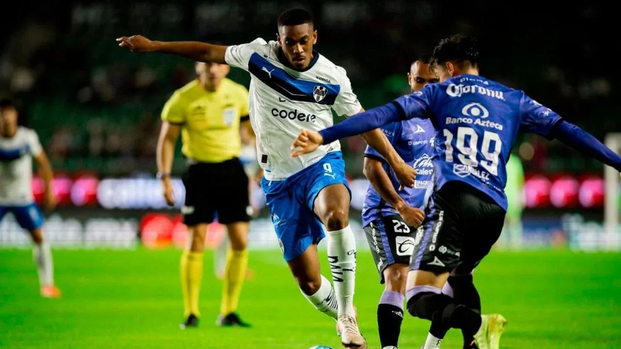 Rayados de Monterrey se prepara para enfrentar a Xolos de Tijuana en el Estadio BBVA.