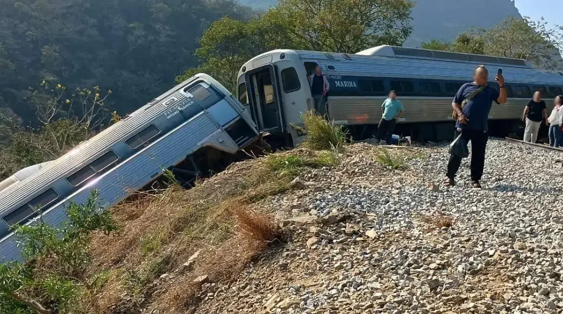 Reacción del público tras el descarrilamiento del Tren Interoceánico en Nizanda, Oaxaca.