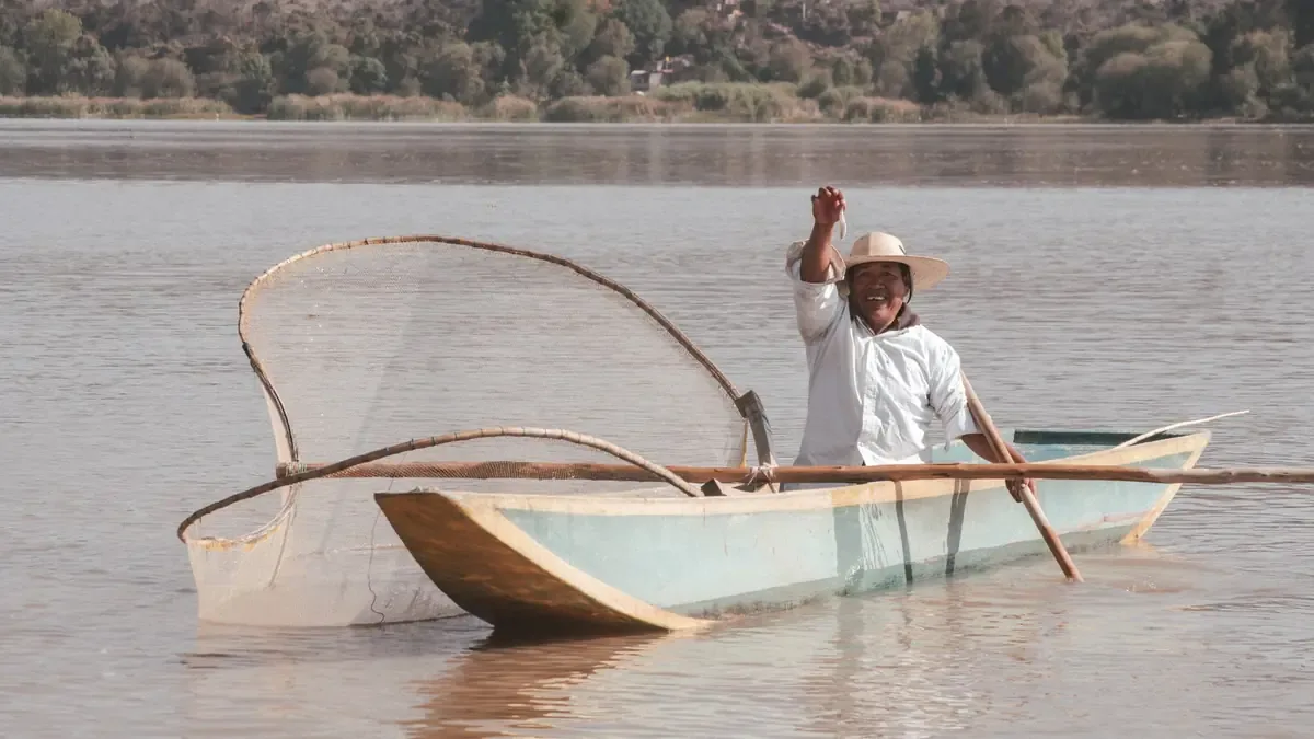 Comunidades de Mariano Escobedo se benefician de la reactivación pesquera en el lago de Cuitzeo.