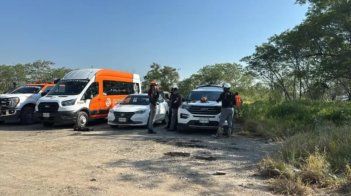 Se intensifican las labores de rescate para encontrar a un hombre arrastrado por el río Pesquería.