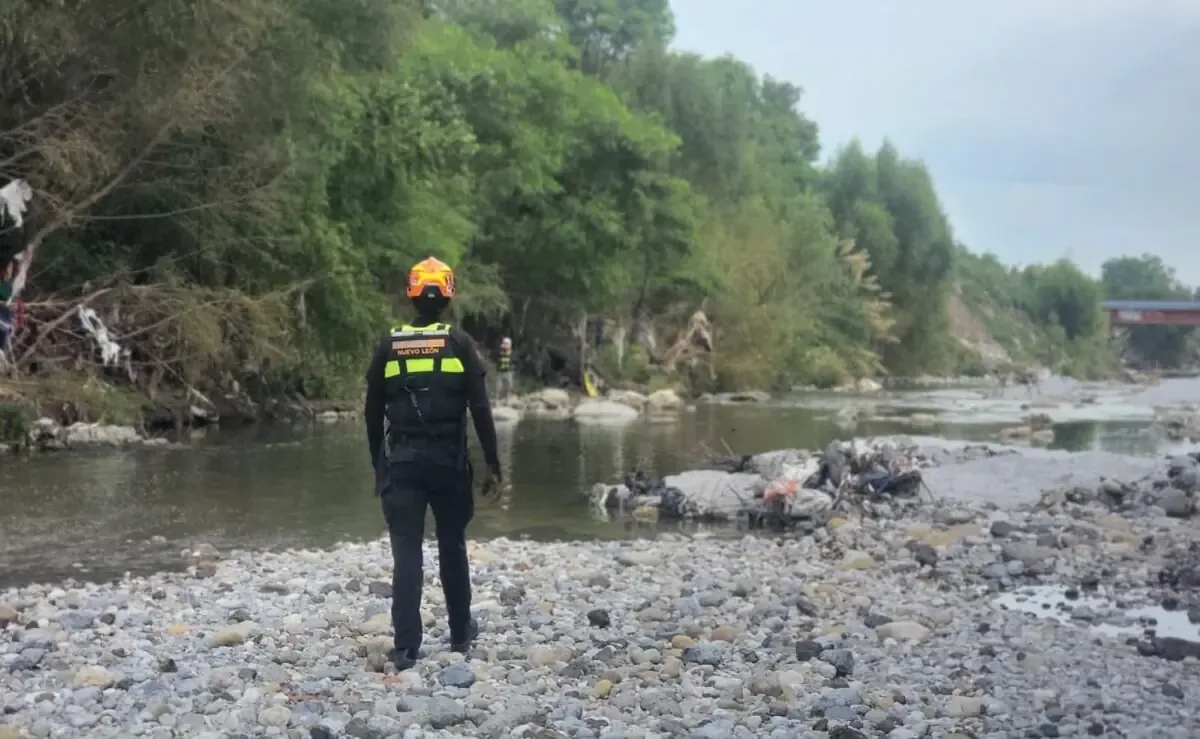 Elementos de Protección Civil continúan el rastreo tras la desaparición de un joven en medio de fuertes lluvias.