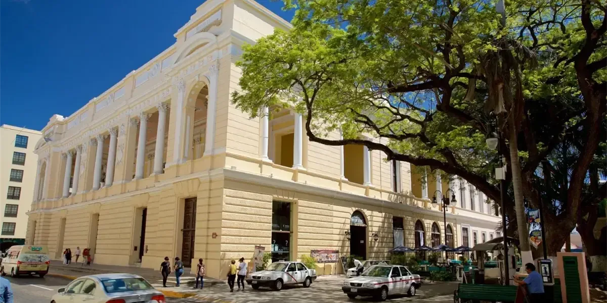 El icónico teatro de Mérida se rehabilita tras un incendio, con miras a un festival cultural al reabrir.
