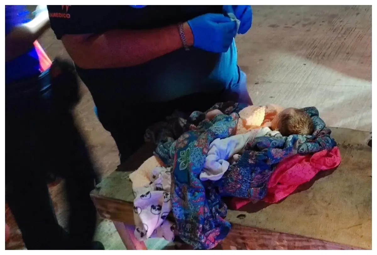 Un bebé fue hallado con vida y se encuentra bajo atención médica tras ser rescatado por una recolectora.