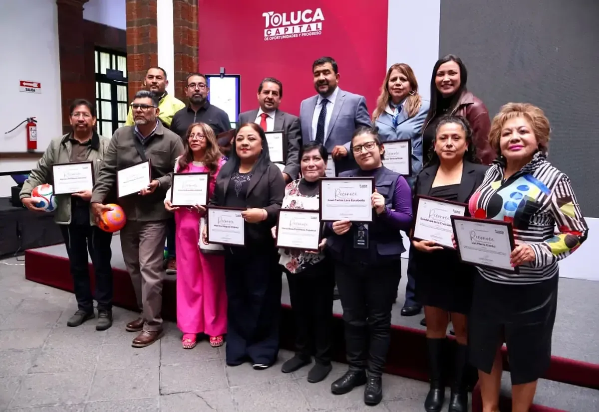 El alcalde Ricardo Moreno resalta el valor del periodismo en la sociedad y su compromiso con la transparencia.