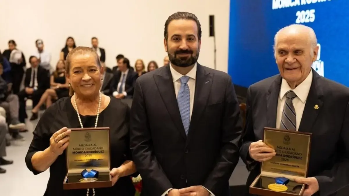 Reconocen a dos líderes comunitarios por su impacto en San Pedro Garza García.