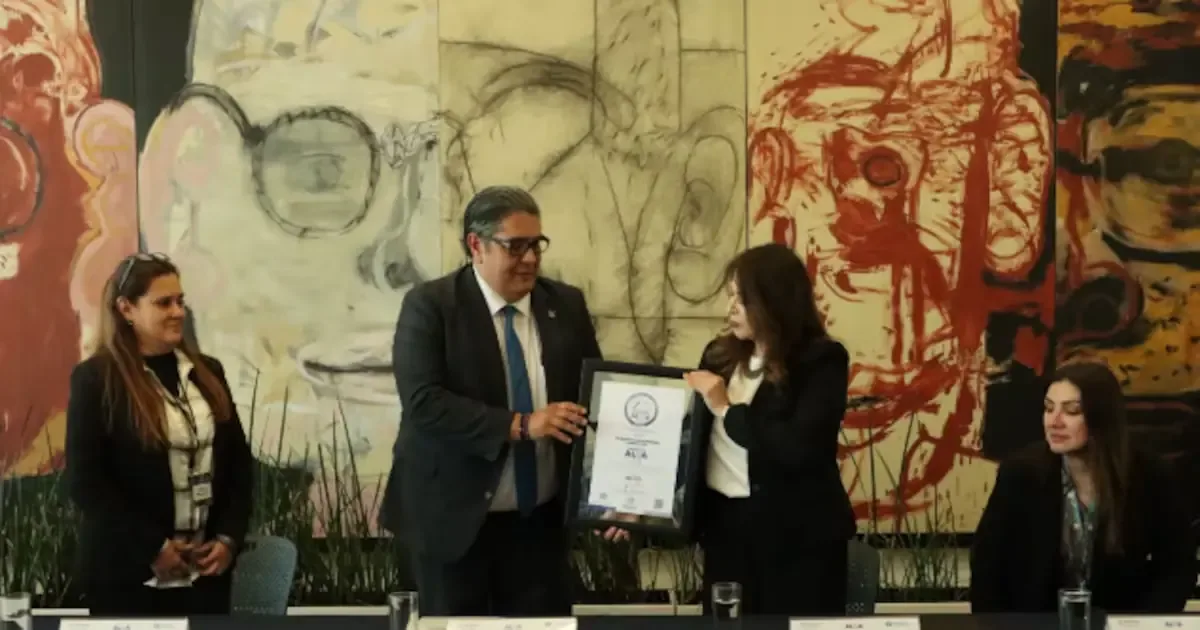 Reconocimiento destaca esfuerzos contra la violencia y fomento de cultura de paz en la educación.