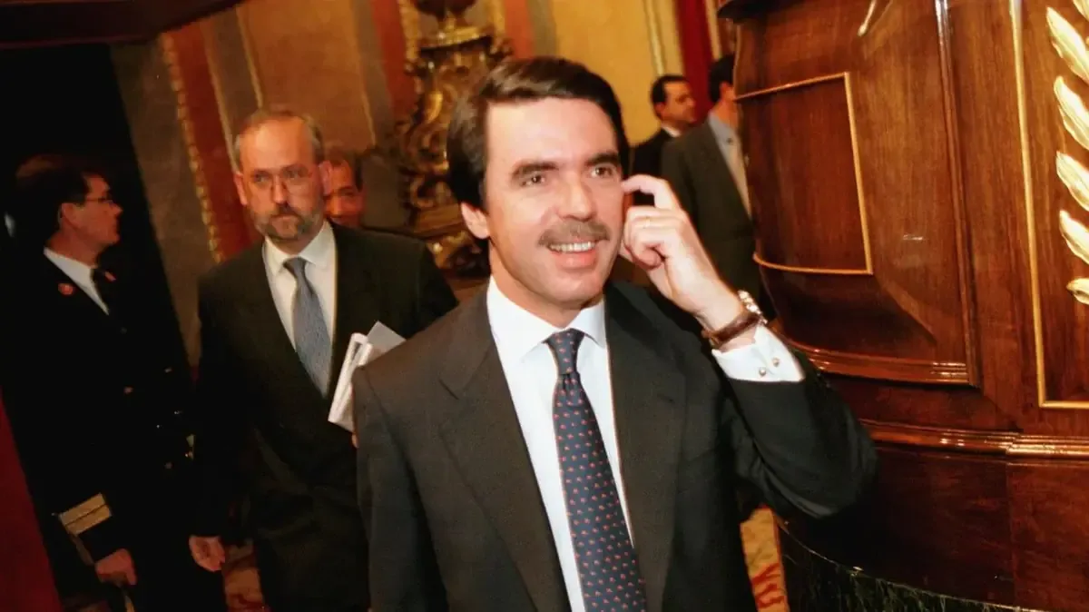 Recordando el impacto y las controversias del primer gobierno de Aznar.